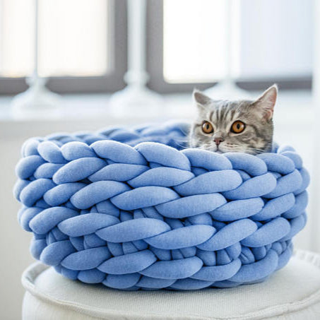 Hand-Woven Cotton Pet Bed – Machine Washable Semi-Enclosed Nest for Cats & Small Dogs
