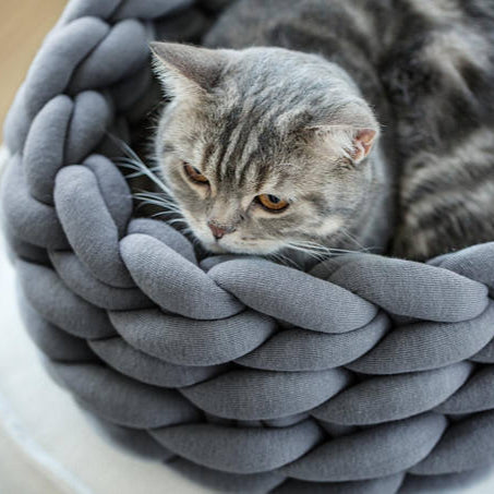 Hand-Woven Cotton Pet Bed – Machine Washable Semi-Enclosed Nest for Cats & Small Dogs